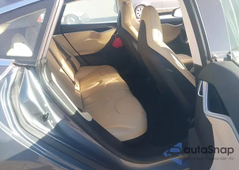 2013 Tesla Model S z USA, uszkodzony, nr VIN 5YJSA1CN7DFP15593